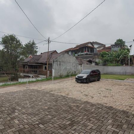 Reddoorz Plus Near Lembang Park & Zoo Dış mekan fotoğraf