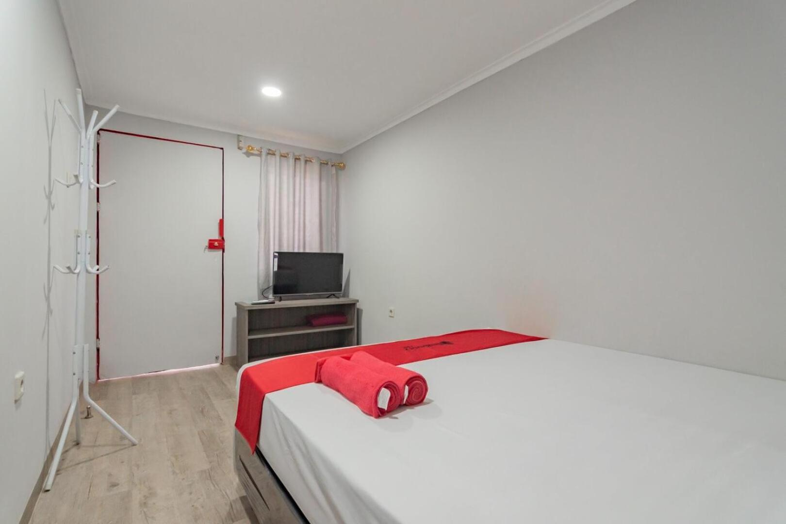 Reddoorz Plus Near Lembang Park & Zoo Dış mekan fotoğraf