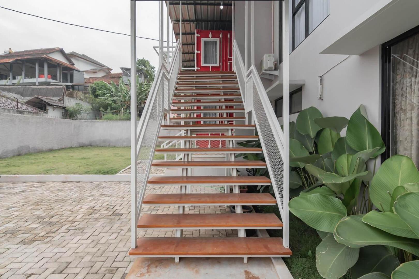 Reddoorz Plus Near Lembang Park & Zoo Dış mekan fotoğraf